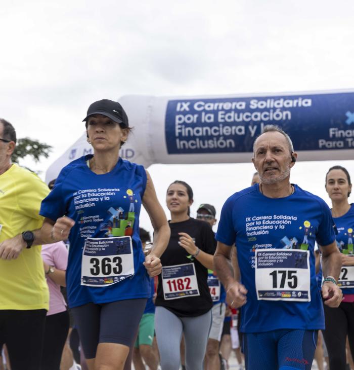 Más de 700 corredores participaron en la IX Carrera Solidaria por la Educación financiera