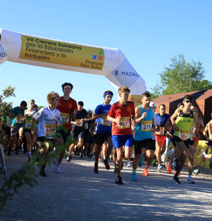 MÁS DE SEISCIENTOS CORREDORES EN LA VII CARRERA SOLIDARIA POR LA EDUCACIÓN FINANCIERA