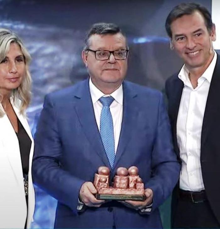 FUNDACIÓN ONCE RECIBE EL PREMIO FUNDACIÓN RANDSTAD A LA DIFUSIÓN DE LA CULTURA POR SU BIENAL DE ARTE CONTEMPORÁNEO