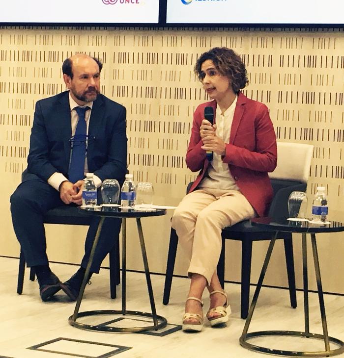 Natalia Barrio y Juan Carlos Rodríguez en la presentación en Torre Ilunion de las ONG finalistas