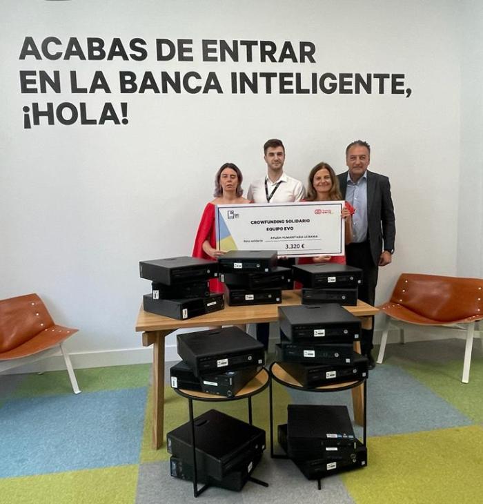 acto de entrega del cheque solidario de EVO a Fundación ONCE